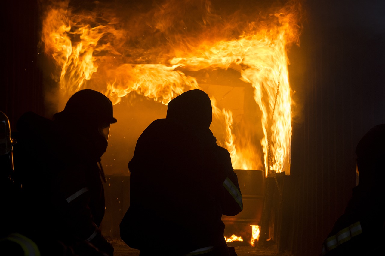 Feuerwehr Einsatz, Pferde sterben bei Brand in Melle, Pferde Nachrichten Hofreitschule News